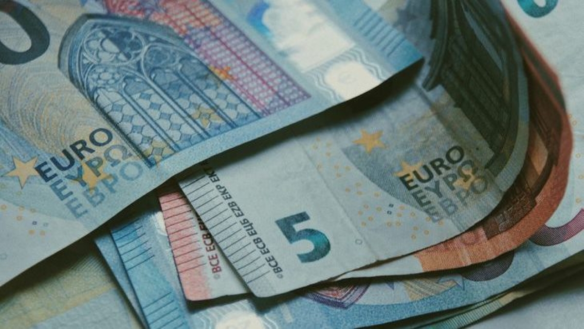 Πριν τα Χριστούγεννα το επίδομα σε χαμηλοσυνταξιούχους, υγειονομικούς και άτομα με αναπηρία