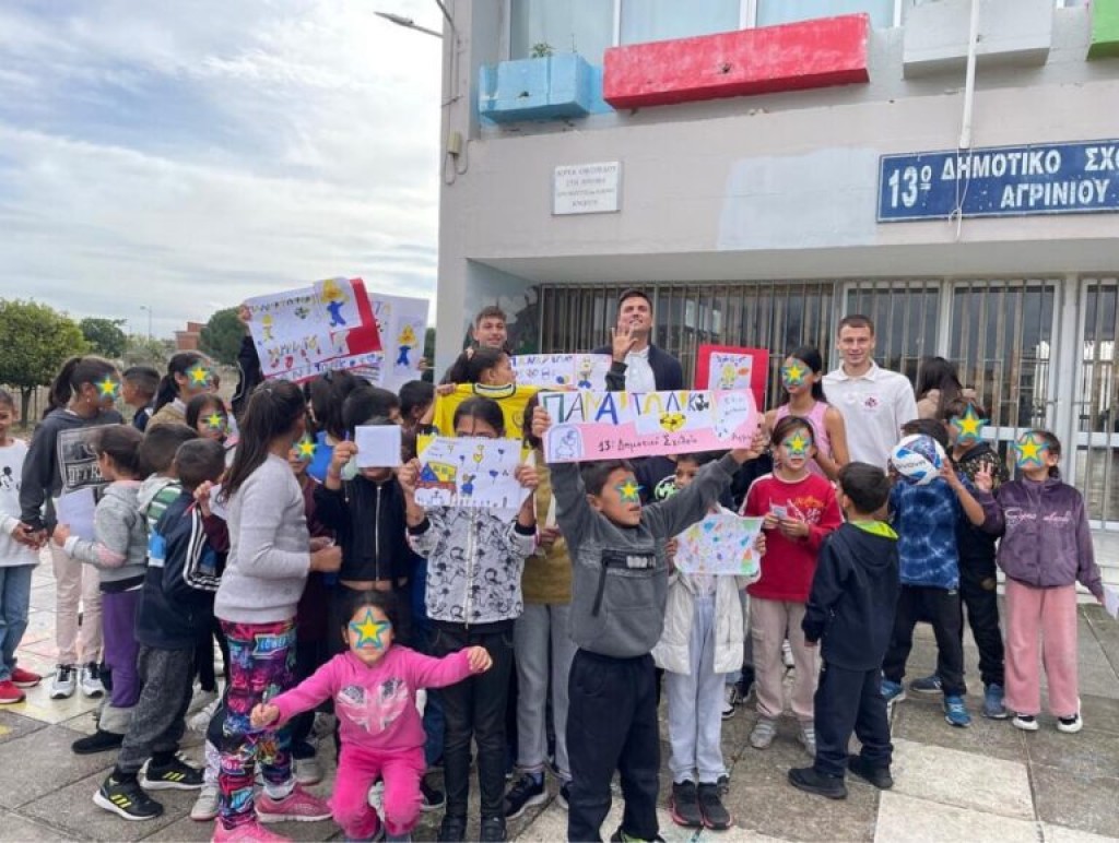 Στο 13ο Δημοτικό Σχολείο ο Παναιτωλικός: «Να δείχνουμε στα παιδιά πως η διαφορετικότητα είναι πλούτος και όχι εμπόδιο»