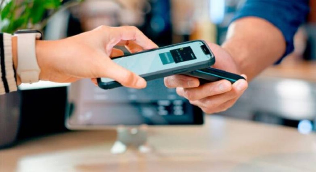 Πληρωμές με IRIS: Λιγότεροι από 400.000 επαγγελματίες έχουν συνδεθεί – Προθεσμία και πρόστιμα