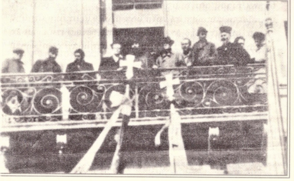 Φωτό από δημόσια εμφάνιση του Άρη Βελουχιώτη στην Αιτωλοακαρνανία