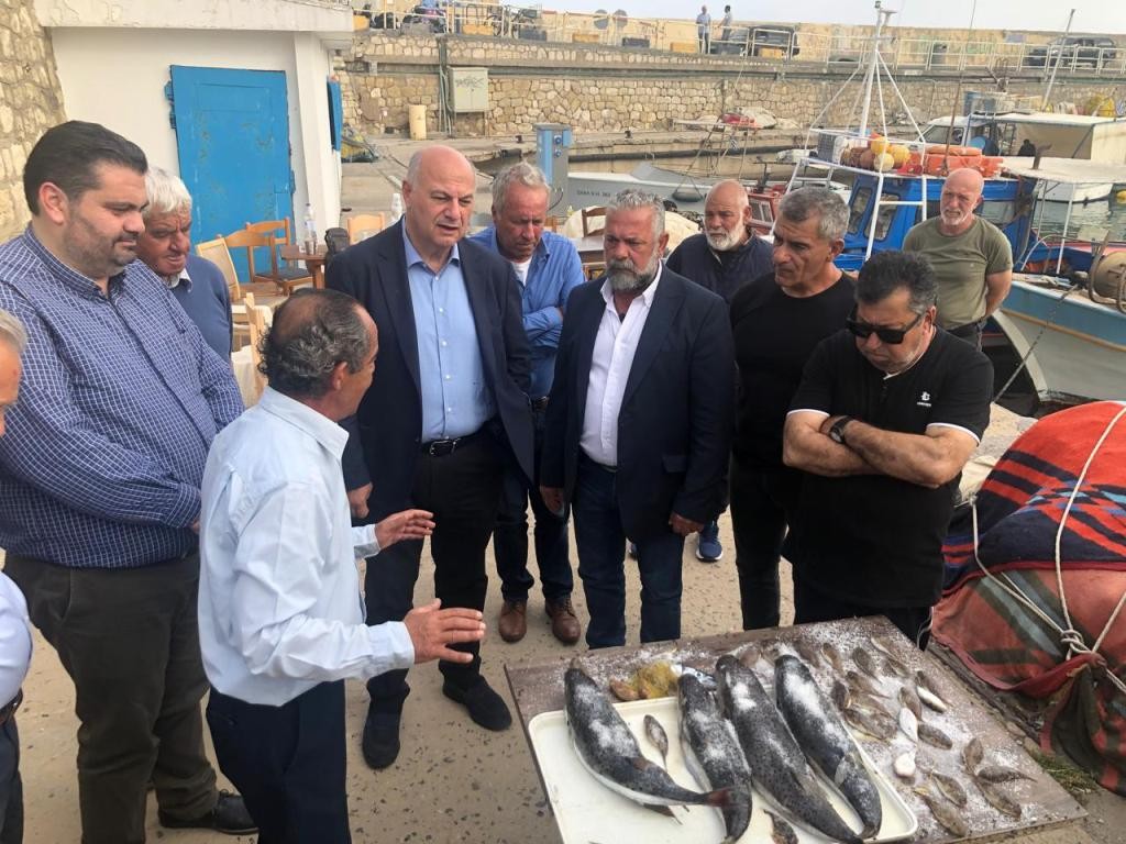 ΥπΑΑΤ, Κώστας Τσιάρας: Μεγάλο στοίχημα για τη χώρα μας η στήριξη της αλιείας – Συνάντηση με τους αλιείς του Ηρακλείου- Έθεσαν το πρόβλημα των λαγοκέφαλων και λεοντόψαρων
