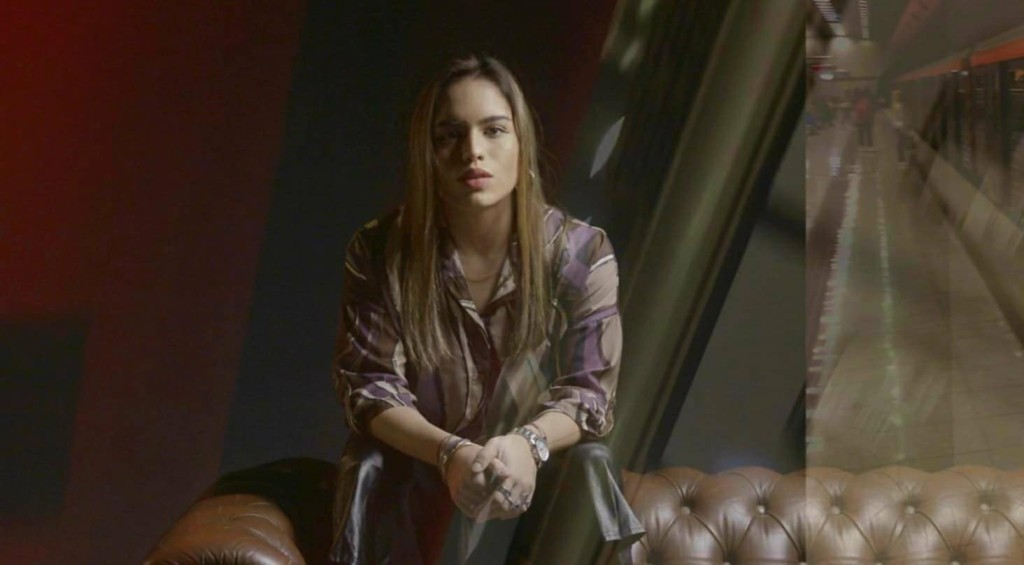 Η Ελένη Χατζηβασίλη ερμηνεύει το νέο τραγούδι του Κύρου Λόντου