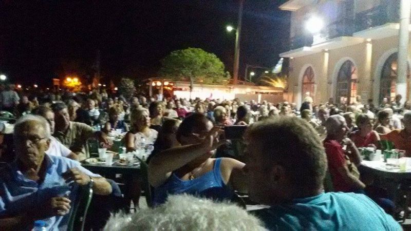 Με πολύ κόσμο η βαρκαρόλα στη Βόνιτσα