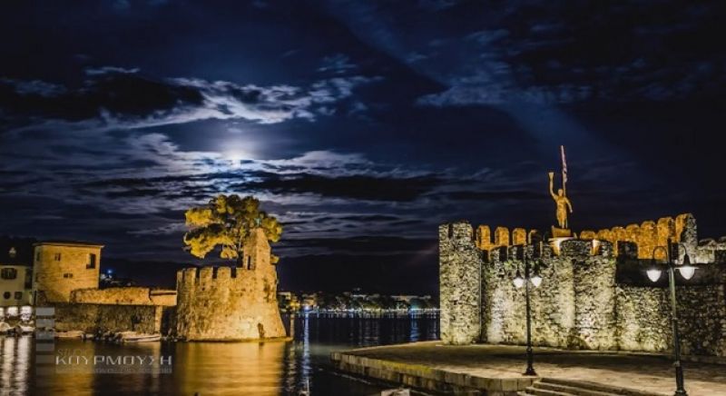 Η σελήνη «άγγιξε» το λιμάνι της Ναυπάκτου (video)