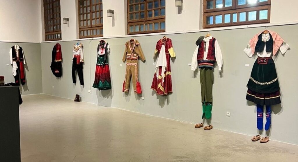 Η ξεχωριστή έκθεση που λειτούργησε παράλληλα με το 20ο Διεθνές Φεστιβάλ χορών του Αγρινίου