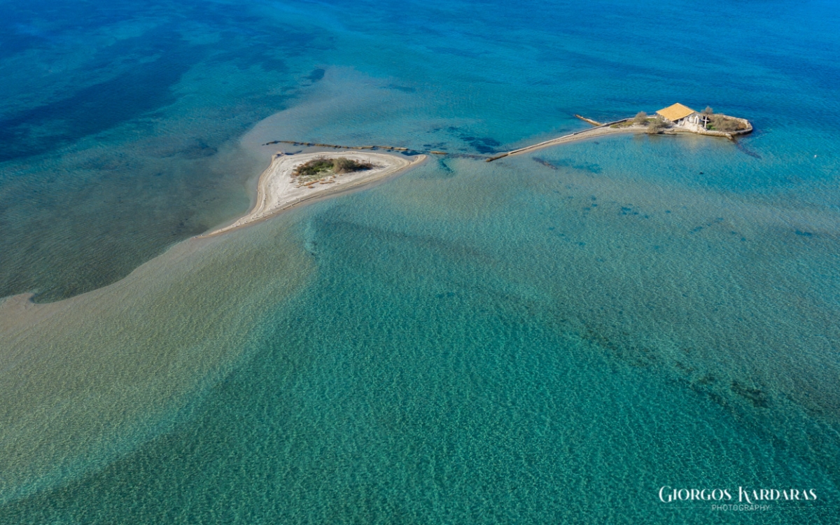 Μοναδικές εικόνες από το παραδεισένιο «νησί του Σικελιανού»