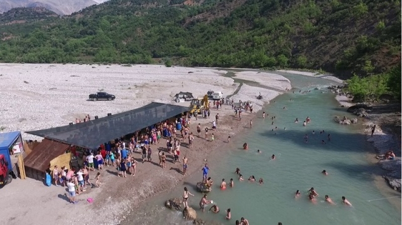 Το δικό τους… νησί είναι ο Αχελώος! (φωτο-video)