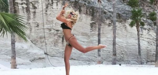 H Γωγώ Μαστροκώστα στα 47 της παραμένει sexy (ΔΕΙΤΕ ΦΩΤΟ)