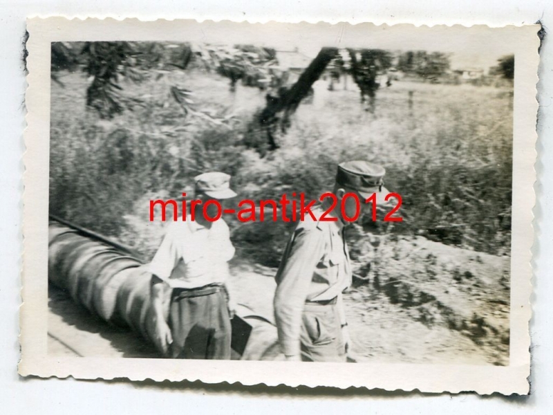 Αδημοσίευτη Φωτό Γερμανών στρατιωτών σε σταθμό καυσίμων στο Αγρίνιο το 1944