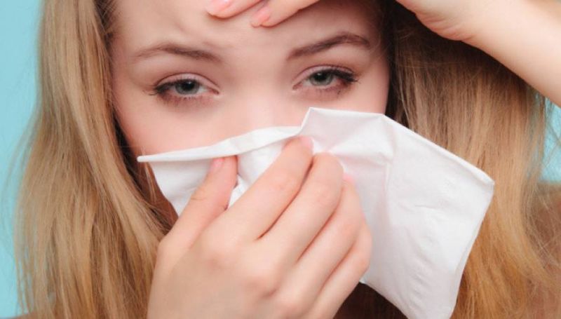 Τί πρέπει να κάνετε αν νιώθετε ότι σας περιτριγυρίζει κρυολόγημα