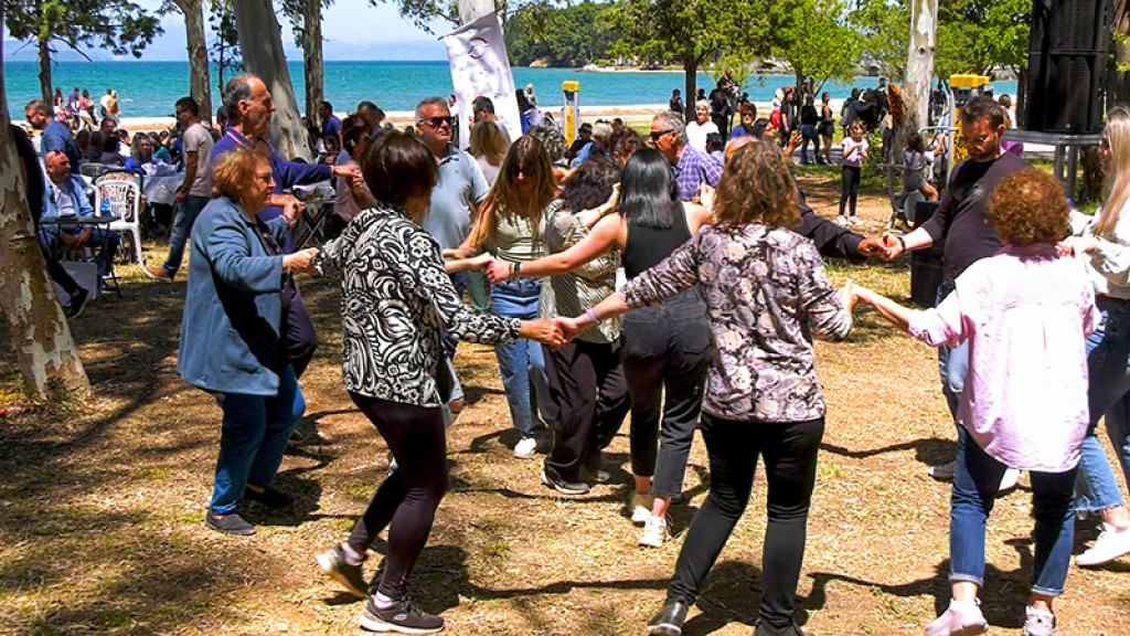 Όταν βγαίνει ο Βλαχοδήμος… ο κόσμος γίνεται μια αγκαλιά! (Βίντεο)