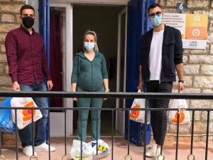 Αγαθά πρώτης ανάγκης στο Κοινωνικό Παντοπωλείο Ναυπάκτου από την ΟΝΝΕΔ Αιτωλοακαρνανίας