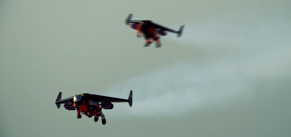 Βίντεο: Πετώντας με jetpack πάνω από το Ντουμπάι - Απολαυστική θέα!