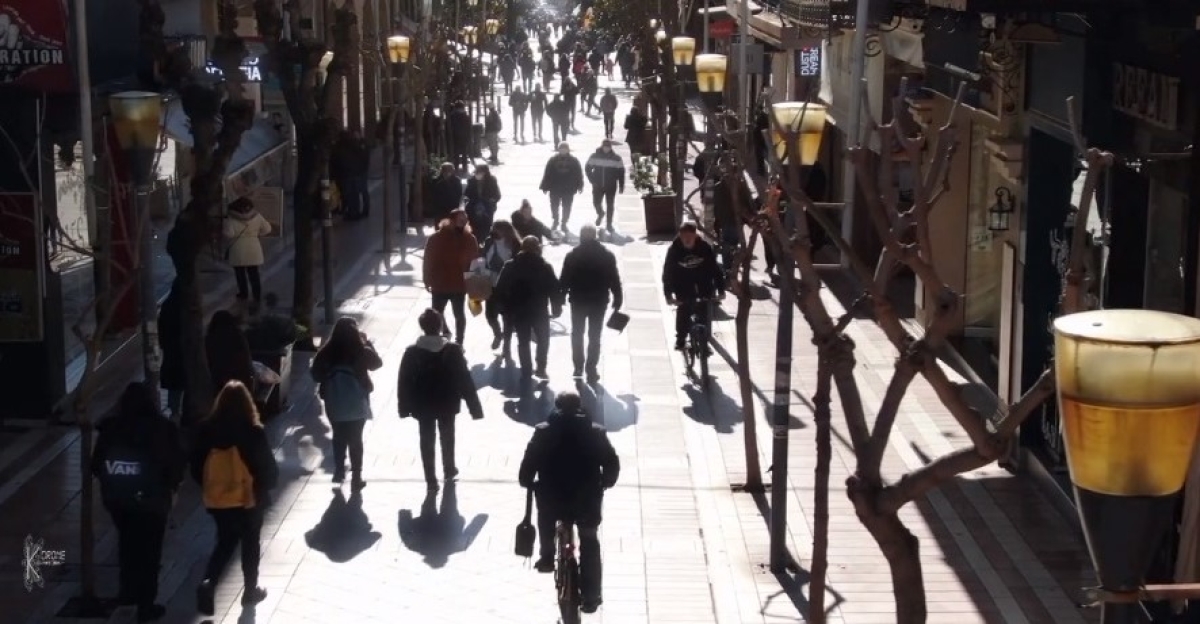 Το ελληνικό “θαύμα”: Δηλώνουμε 79 δισ. ευρώ εισόδημα, ξοδεύουμε… 100 δισ. και αποταμιεύουμε 20 δισ. ευρώ τον χρόνο