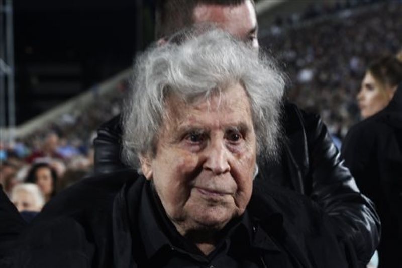 Μίκης Θεοδωράκης: Να παραιτηθούν όλοι οι βουλευτές της αντιπολίτευσης