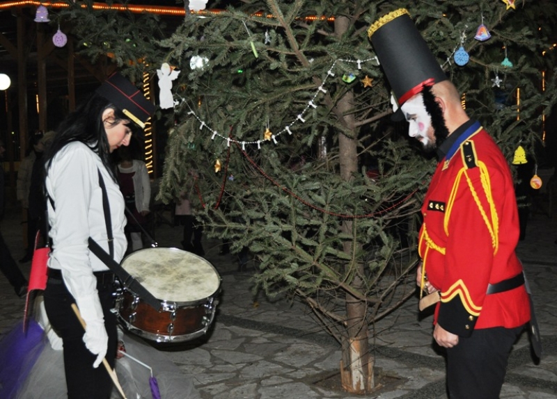 Παντομίμα στην Πλατεία Μελίνα Μερκούρη (φωτό)