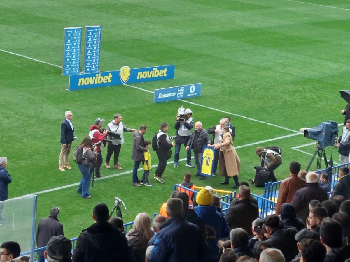 Η βράβευση του Γιώργου Θεοδωρίδη από τον Παναιτωλικό (εικόνες)