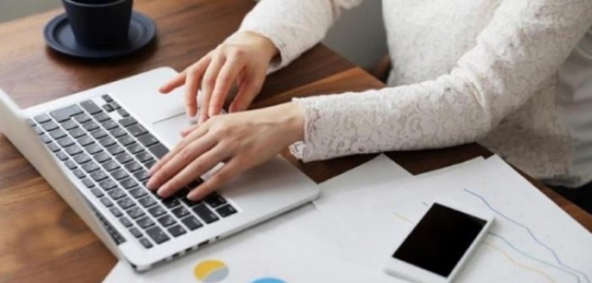 Εργαζόμενοι… ταξιδιώτες φέρνουν έσοδα στην Ελλάδα, συνδυάζοντας ισορροπία ανάμεσα σε εργασία και προσωπική ζωή