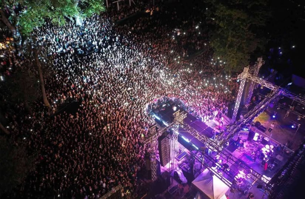 Αγρίνιο: Η ΓΕΑ συγχαίρει την οικογένεια Λάμπρη για το όραμα και τη συμβολή της στον πολιτισμό με τα Lake Party