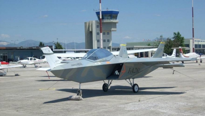 Η Φλώρινα κατασκεύασε το «μαχητικό Άρχων» - Το αεροσκάφος που θέλουν να αγοράσουν οι Αμερικανοί (vid)