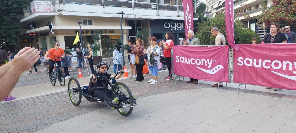 Αγρίνιο – Μιχάλης Κούσης: Συγκίνησε ο αθλητής που τερμάτισε με το αμαξίδιο