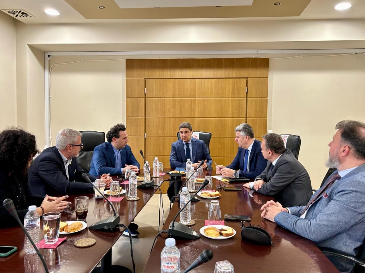 Αυγενάκης: Δημιουργούμε ένα ισχυρό θεσμικό πλαίσιο προστασίας του ελληνικού μελιού