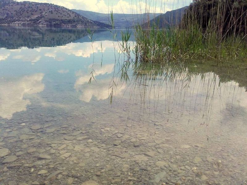 Η παραλία της Σαργιάδας στη Λίμνη Καστρακίου