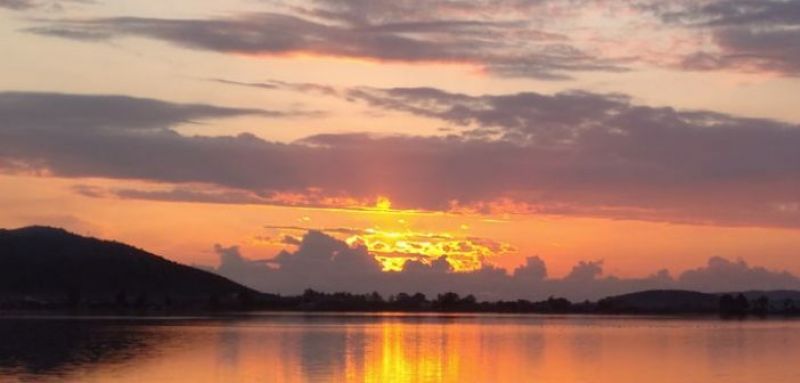 Μαγικό ηλιοβασίλεμα από το Αντίρριο και την Παλιοβούνα (βίντεο)