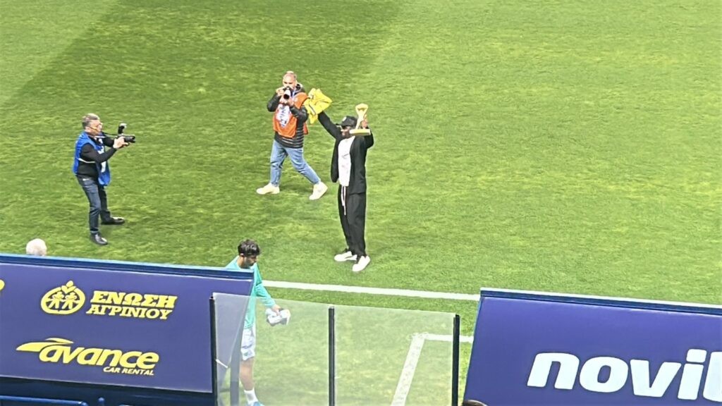 Ο Παναιτωλικός τίμησε τον Ανρί Καμαρά για την προσφορά του