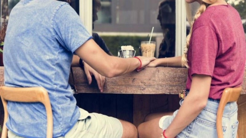 Γλώσσα του σώματος: Τέσσερα σημάδια που δείχνουν ότι ο συνομιλητής σου σου λέει ψέματα