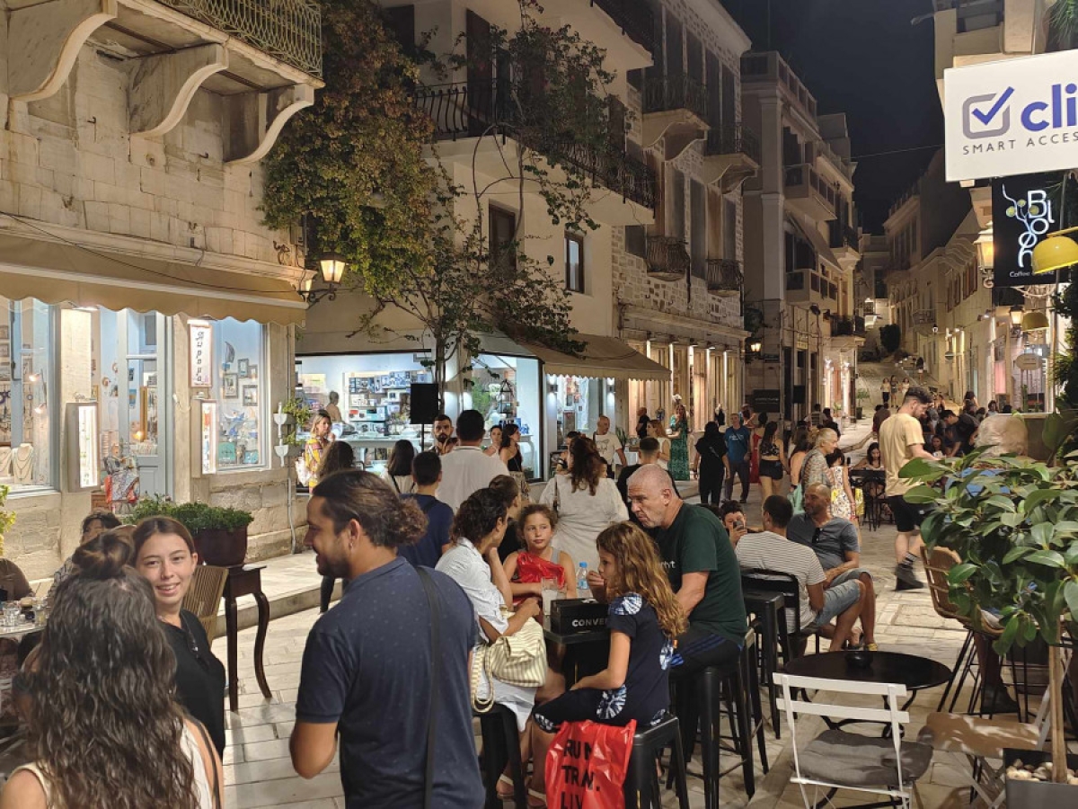 «Λευκές νύχτες» το καλοκαίρι στις πόλεις – Το Αγρίνιο θα ωφελούνταν από μια (και μόνη) τέτοια μέρα;