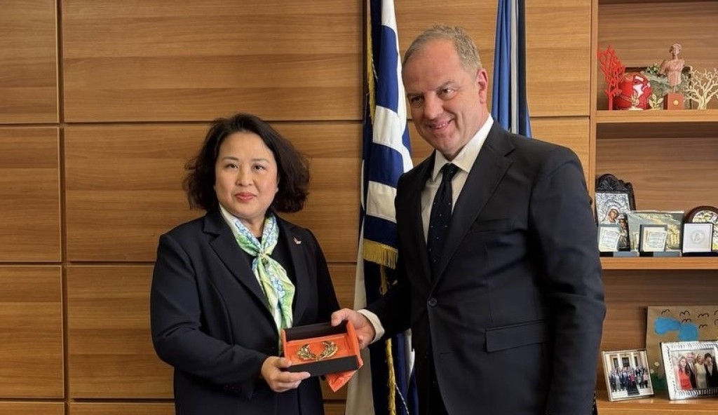 Συνάντηση του ΥφΑΑΤ, Διονύση Σταμενίτη με την Πρεσβευτή του Βιετνάμ στην Ελλάδα, Pham Thi Thu Huong