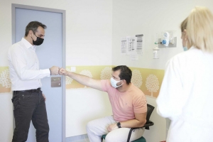 Μητσοτάκης: «Η νεολαία δείχνει τον δρόμο – Το καλύτερο εμβόλιο είναι αυτό που κάνουμε γρηγορότερα»