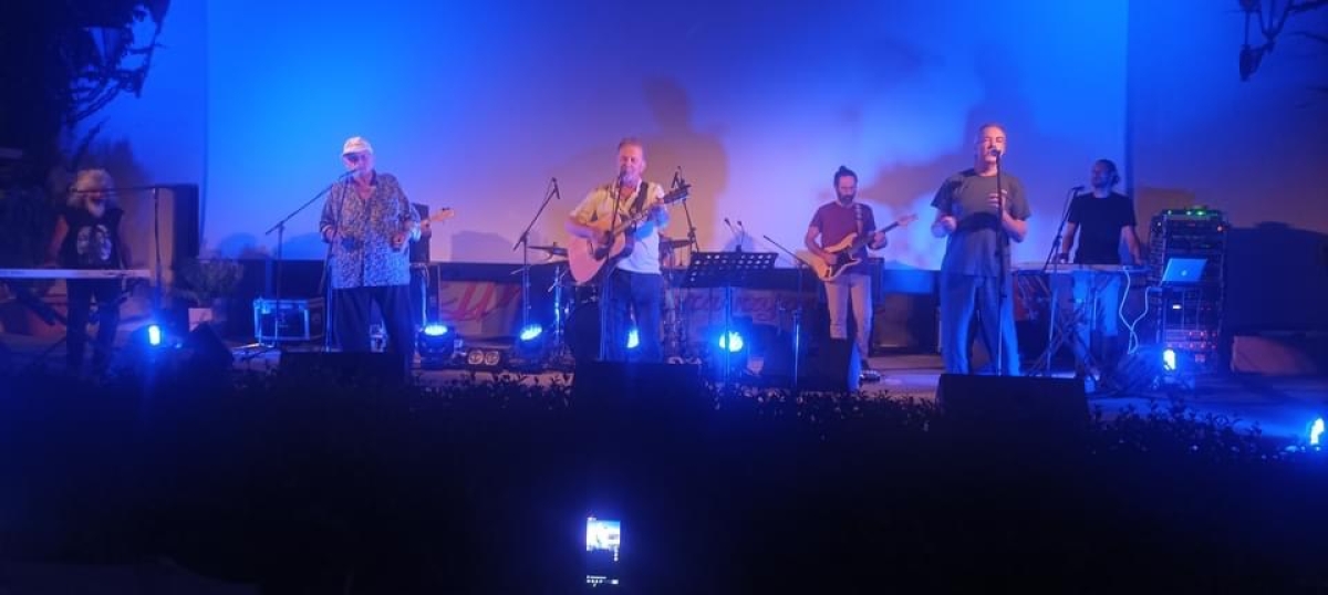 Αγρίνιο: Διακόπηκε η συναυλία των “θρύλων της ροκ” στο “Ελληνίς” – Καταγγελίες από τις 11 για διατάραξη κοινής ησυχίας