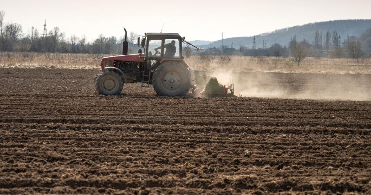 Στ. Αραχωβίτης, Αλ. Χαρίτσης, Κ.Παπανάτσιου: «Σε δεινή θέση οι αγρότες από τη σημαντική πτώση των τιμών παραγωγού στα προϊόντα τους»