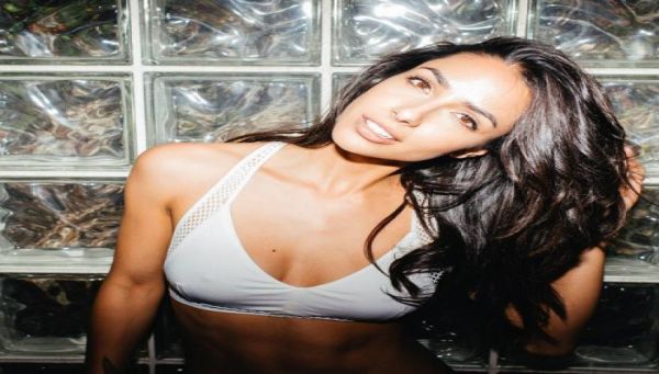 Michele Maturo: Η μελαχρινή καλλονή DJ που αναστατώνει τα πλήθη (φωτό)