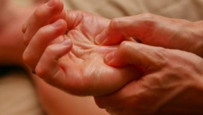 Αυτά τα σημεία πίεσης στο σώμα ανακουφίζουν από πόνους και παθήσεις