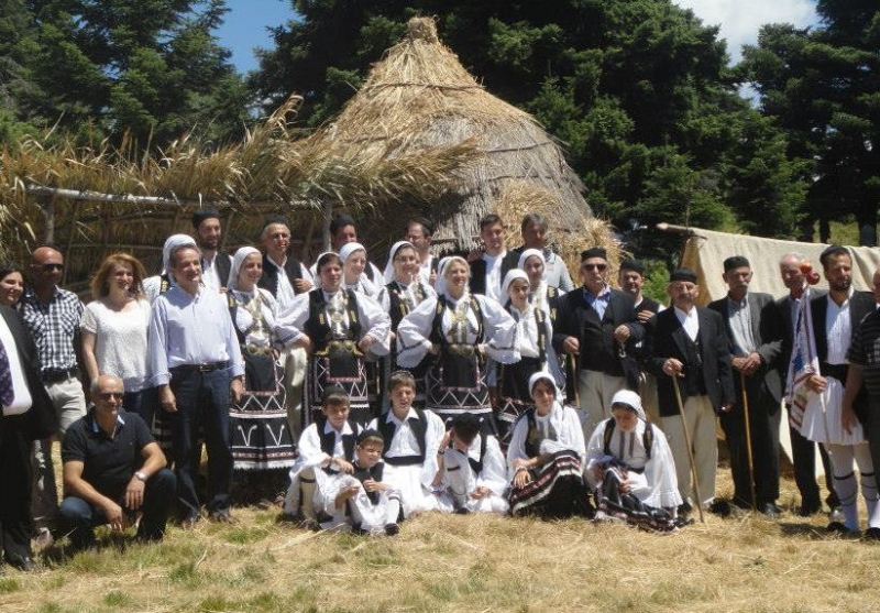 ΟΙ  Σ  Α  Ρ  Α  Κ  Α  Τ  Σ  Α Ν Ο Ι μες τη ροή του χρόνου  ...