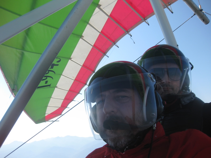 Πετώντας πάνω από το Αγρίνιο, την Τριχωνίδα και τον Βλοχό.