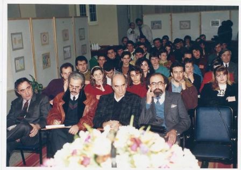 Τι γύρευαν το 1992 στο Αγρίνιο οι αστέρες της δημοσιογραφίας (φωτό)