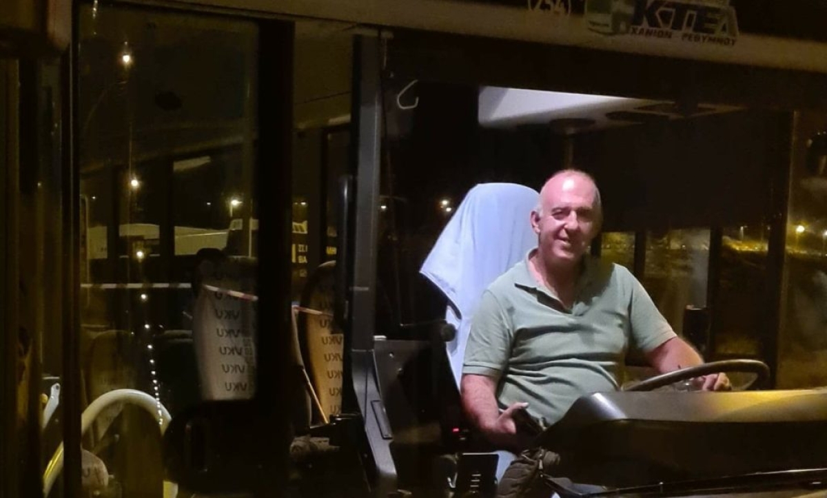 «Βροχή» τα συγχαρητήρια στον οδηγό λεωφορείου από τον Τρύφο Αιτωλοακαρνανίας που έκανε ΚΑΡΠΑ σε επιβάτη