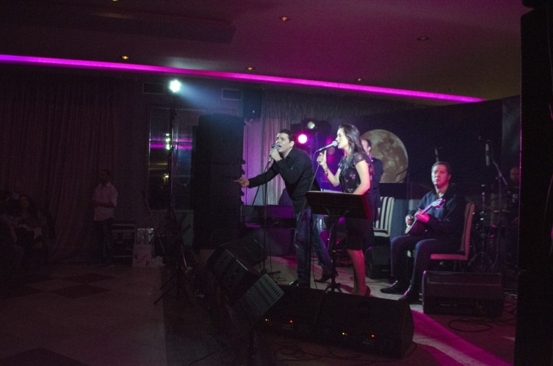 Πλήθος κόσμου διασκέδασε με Διονυσίου- Μπιθικώτση στο Emileon (video)