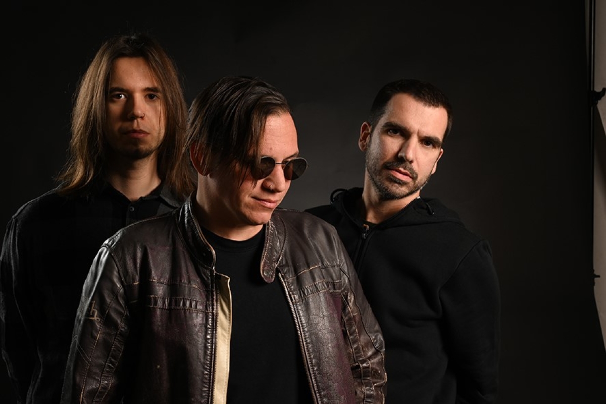 VONAVIBE – Νέο Single + Video “Run n&#039; Hide” Από Το Νέο Album “Bleed To Life”