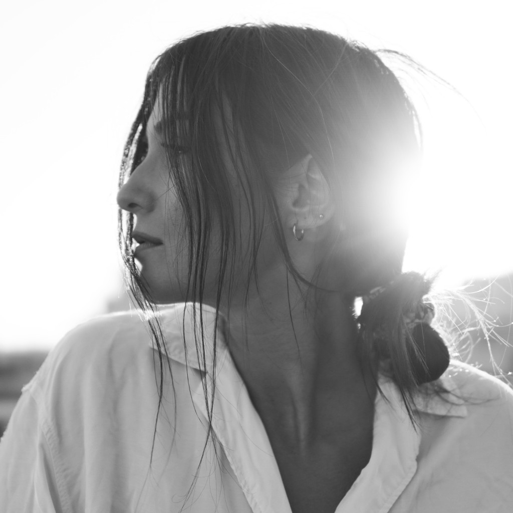 Μάγδα Βαρούχα και Pink Noisy έδωσαν νέα πνοή στο διαχρονικό τραγούδι «Μεσοπέλαγα αρμενίζω»