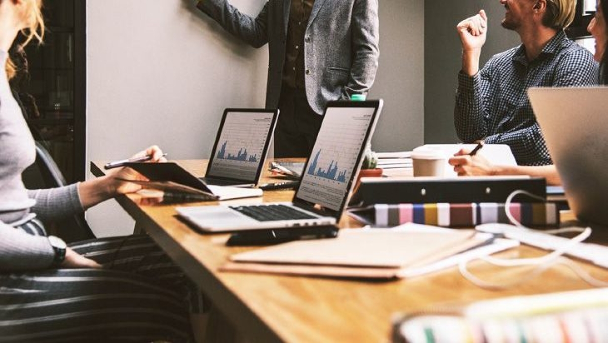 «Πρώτο Ένσημο»: Ξεκινάει από 1η Ιανουαρίου το πρόγραμμα – Τι προβλέπει