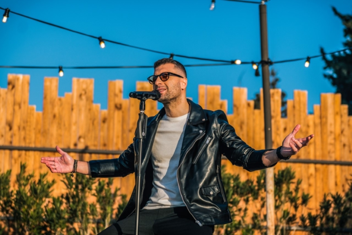 Φώτης Θαλασσινός: Επιστρέφει με ένα μοναδικό medley