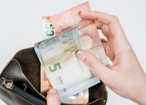 Αυξημένες κατά 2,4% οι συντάξεις το 2026 – Πληρωμή πριν τα Χριστούγεννα