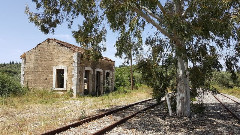 Ο παλιός σταθμός του τραίνου στην Σταμνά