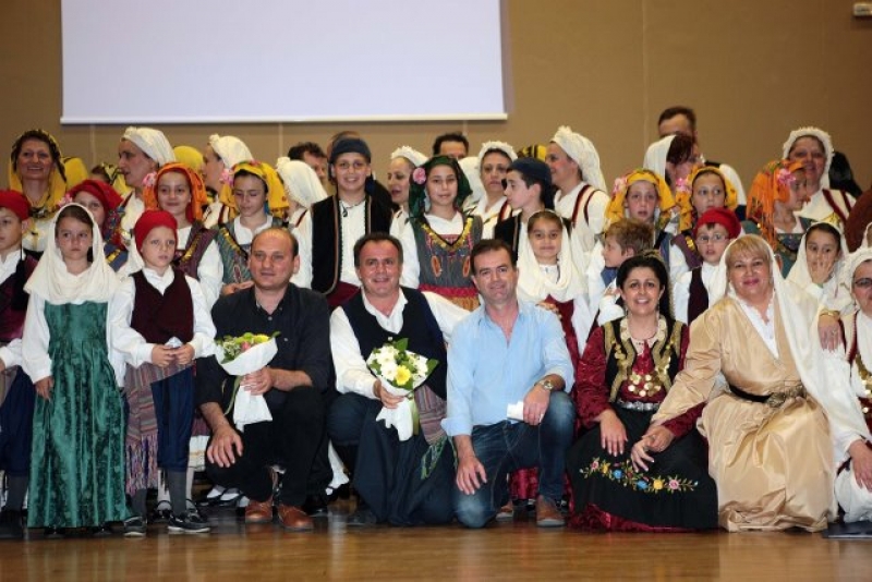 Έκαμαν τόπο στο χορό…