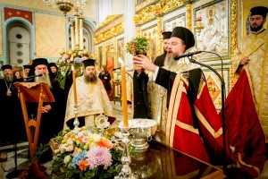 Μεσολόγγι: Ο Άγιος Σπυρίδων «ξαναγεννήθηκε» – Μεγαλοπρεπή τα Θυρανοίξια του Μητροπολιτικού Ναού